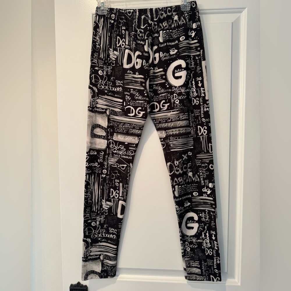 D&G all over logo leggings